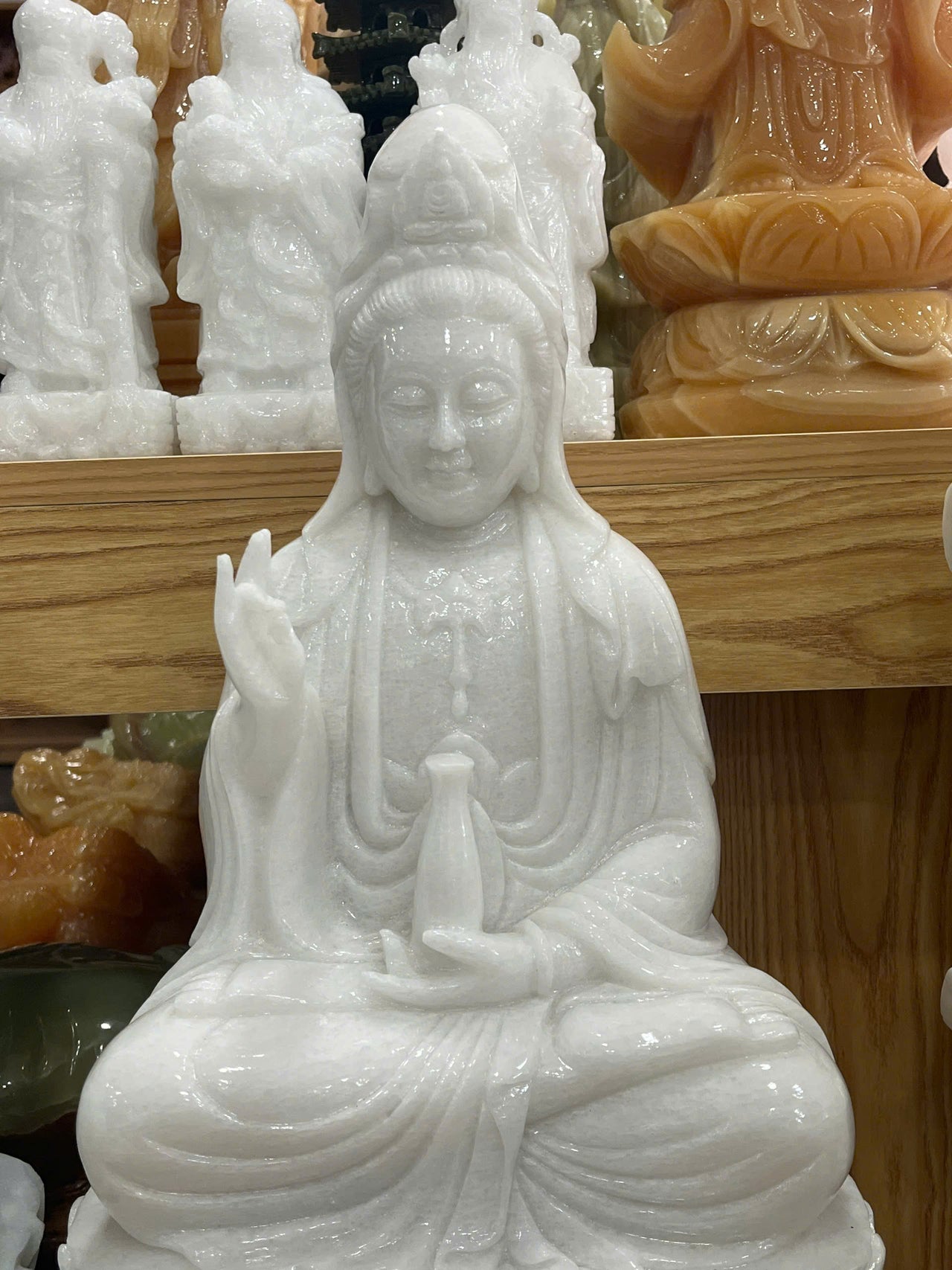 A SEATED WHITE GUAN YIN STATUE, NATURAL STONE, HAND-CARVED GUAN YIN STATUES BY HAND, LUCKILY, FORTUNE FOR YOUR FAMILY