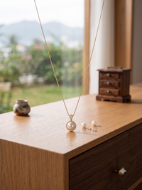 Gold Halo White Pearl Pendant Necklace, Luxury Self-Reward Jewelry for Women, Elegant Round Pendant Gift for Yourself