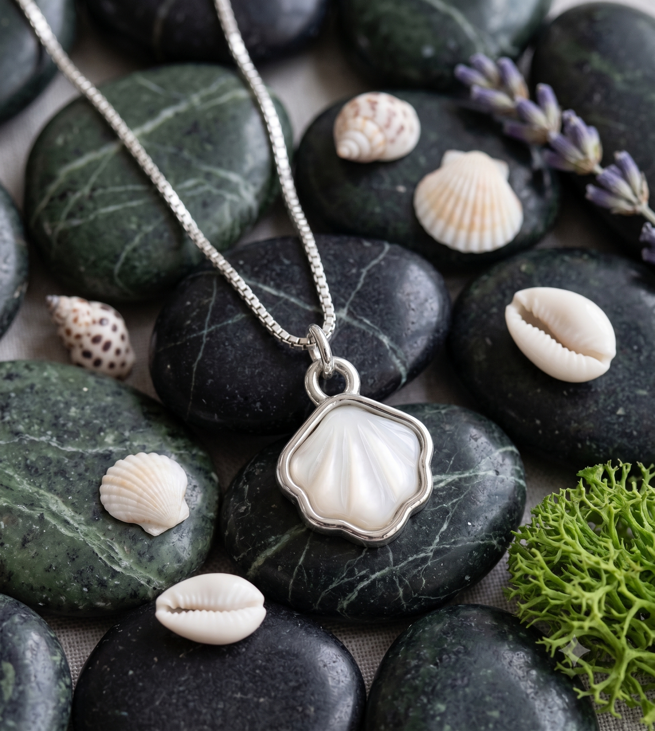 Scallop Shell Pearl Pendant Necklace for Women, Luxury Self-Purchase Jewelry, Classic Beach Necklace
