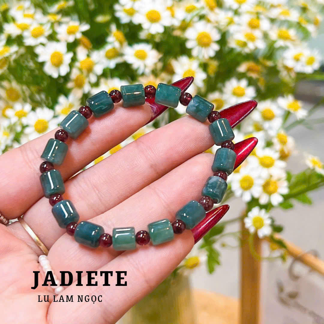 GRADE A GUATEMALA GREEN JADE BRACELET COMBINED WITH ROUND GARNETS, GEMSTONE BRACELETS, DELICATE BEADED MULTI GEMSTONE JEWELRY, UNIQUE BIRTHDAY GIFTS WOMEN-SISTER-GIRLFRIEND.