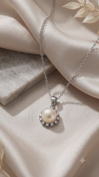 Scalloped Halo Pearl Pendant Necklace, Luxury Self-Reward Jewelry for Women, Elegant Crystal Necklace Gift for Yourself