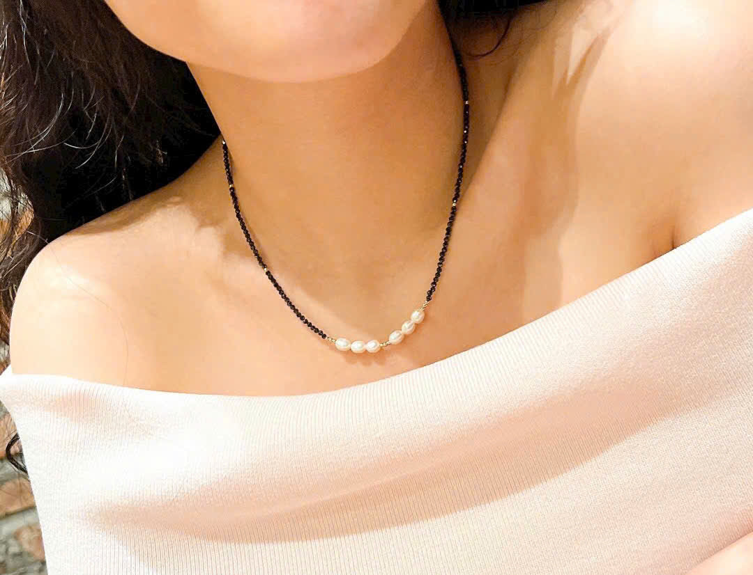 BLACK QUARTZ NECKLACE MIX WITH FRESHWATER PEARLS AND GOLD-PLATED BEADS,BLACK QUARTZ IS FACETED SPECIFICALLY, DESIGNED NECKLACE, SOPHISTICATED AND HIGH-END,WEDDING JEWELRY, UNIQUE GIFT FOR HER.