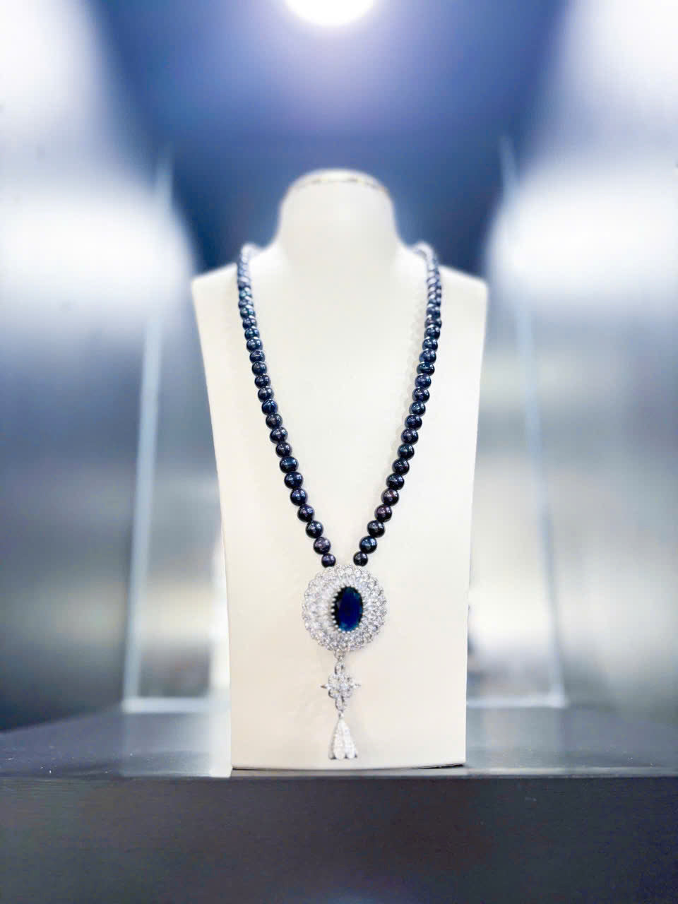 NATURAL BLACK FRESHWATER PEARL NECKLACE, NATURAL PEARL, CUSTOM DESIGN, ELEGANT AND MODERN BLUE SAPPHIRE PENDANT, 67CM CHAIN, 925 STERLING SILVER, 8MM PEARL SIZE, GIFT FOR HER, MOM, WIFE.