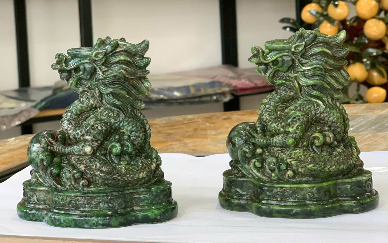 NATURAL JADE CARVED DRAGON, GREEN JADE STATUE, CREATIVE CARVING, HOME DECOR, LIVING ROOM DOOR DECOR WARDING OFF EVIL ENERGY, LUCKILY, FORTUNE FOR YOUR FAMILY