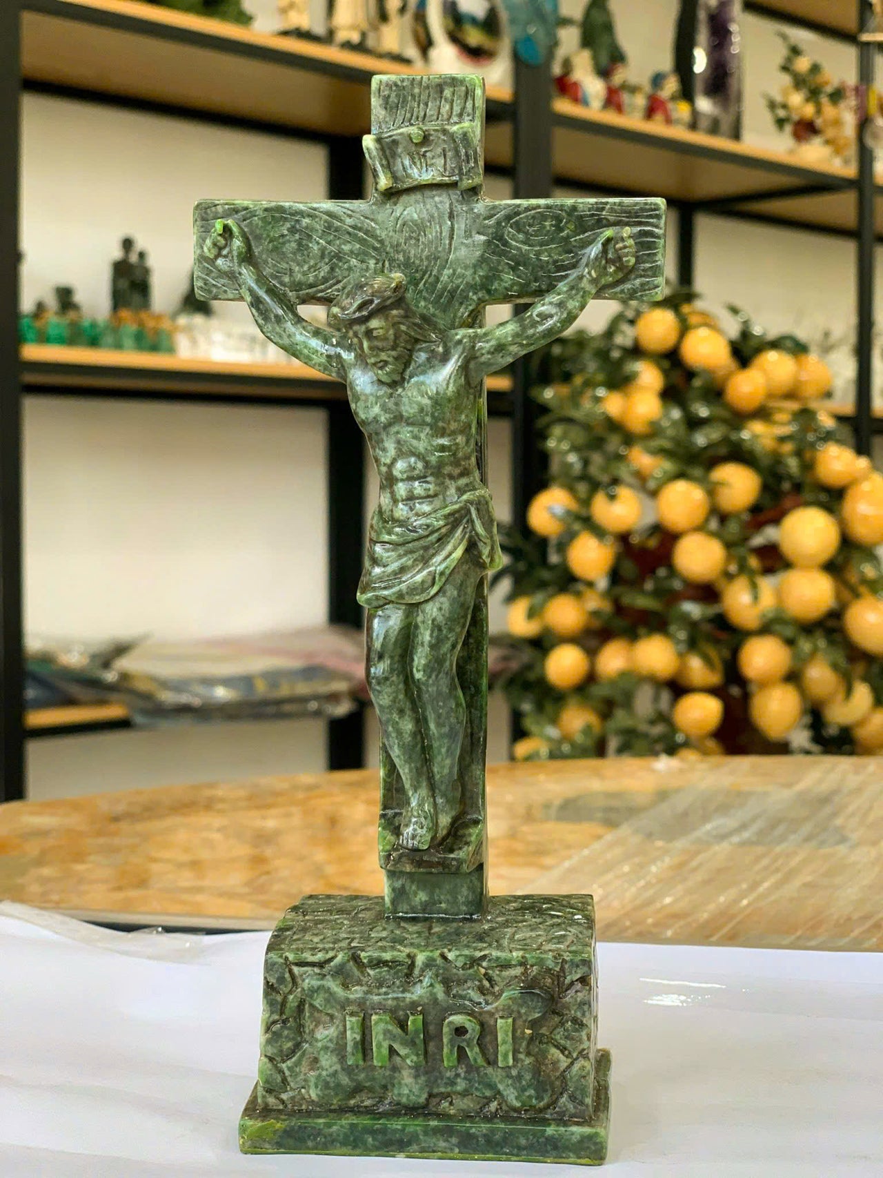 A GREEN JADE SCULPTURE DEPICTING JESUS CHRIST ON THE CROSS, THE ULTIMATE SACRIFICE OF JESUS, JESUS- THE SAVIOR, THE RESURRECTION, THE CROSS AND HOPE, DECORATING WITH RELIGIOUS STATUES