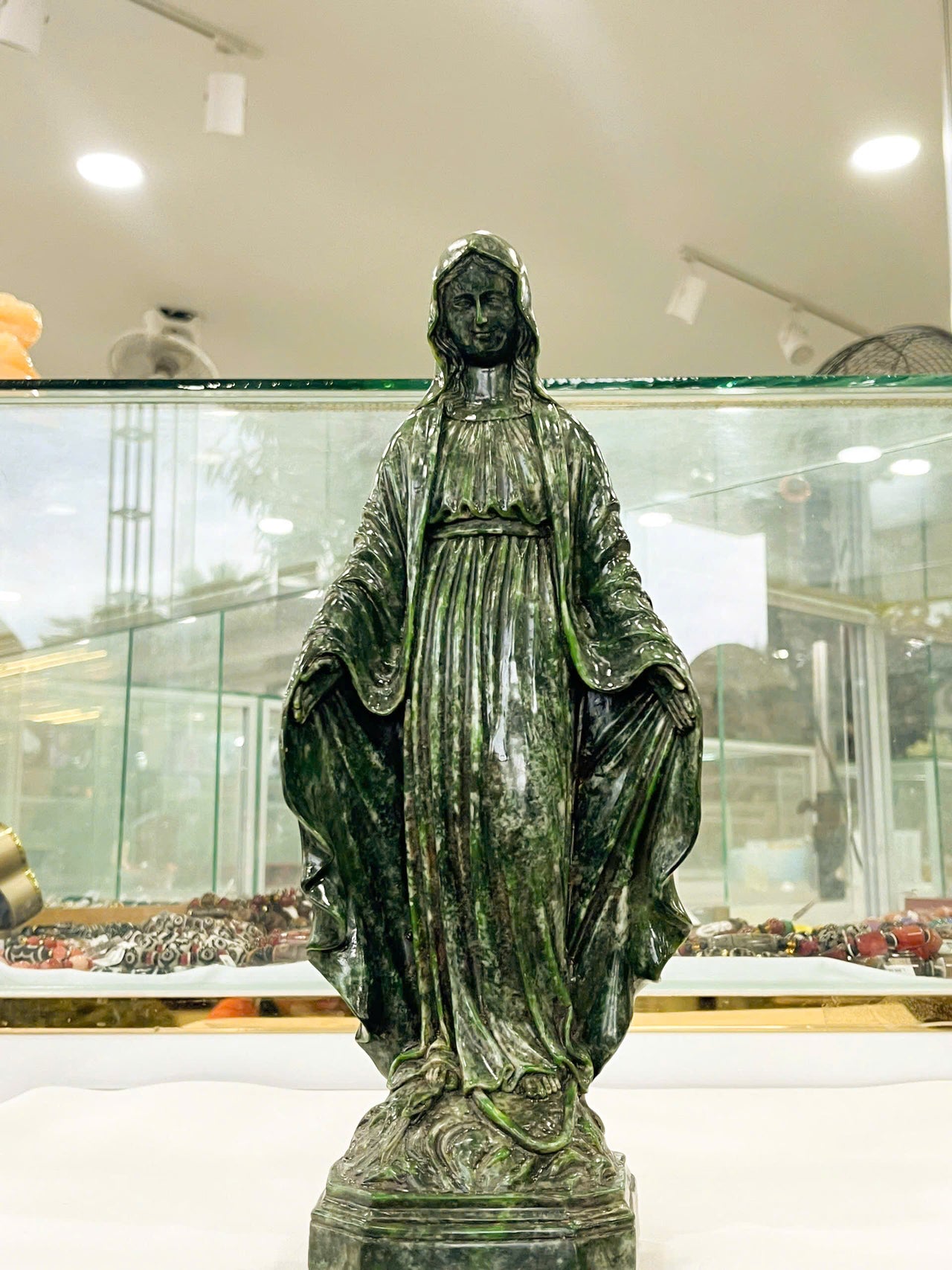 NATURAL JADE STATUE OF THE VIRGIN MARY, MEANINGFUL CATHOLIC GIFT, HANDCRAFTED SCULPTURE, SYMBOL OF SELFLESSNESS