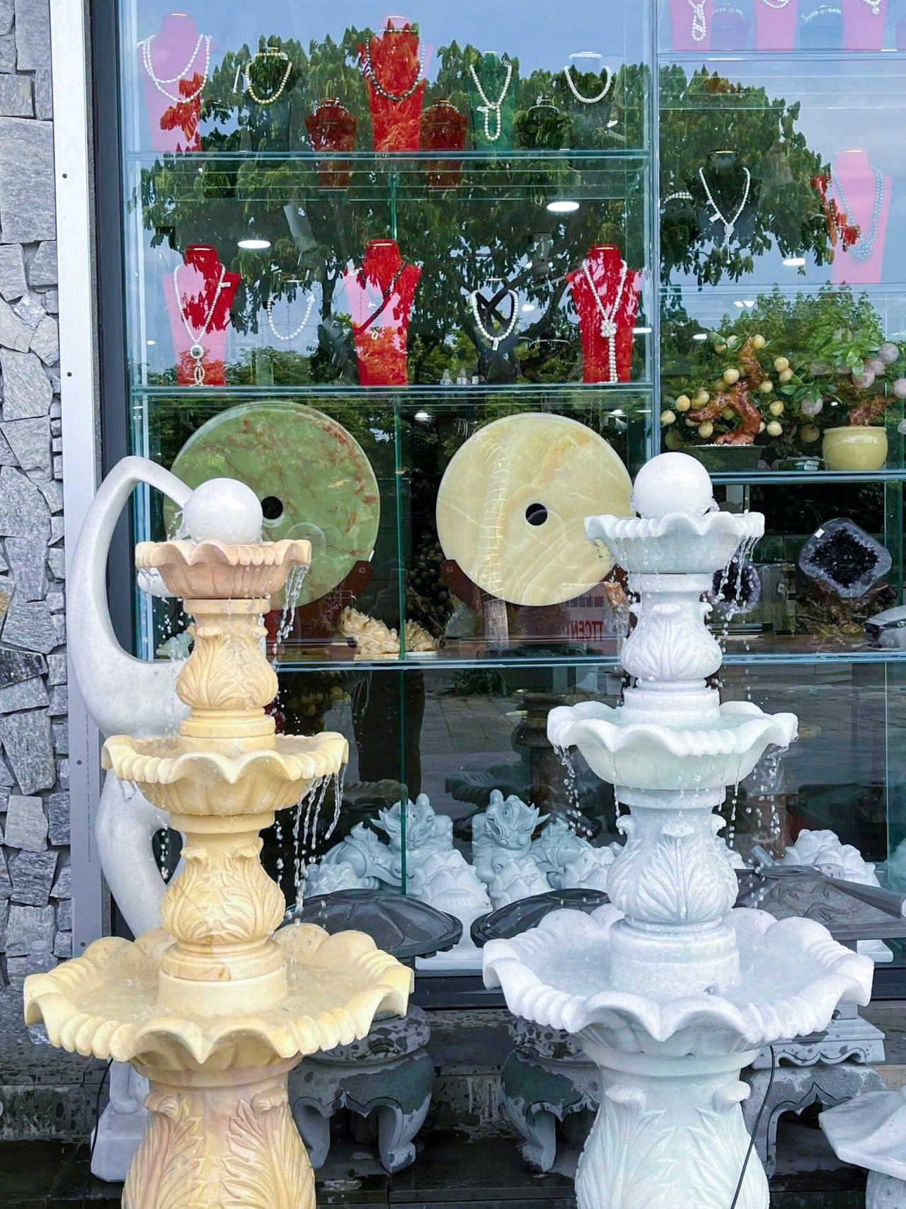 NATURAL MARBLE FOUNTAIN, HAND CARVED WATER FOUNTAIN, WHITE/ YELLOW WATER FOUNTAIN, ENCHANTING WATERFALL, RELAXING OUTDOOR DECORATION, ANTIQUE DESIGN OUTDOOR WATER FOUNTAIN